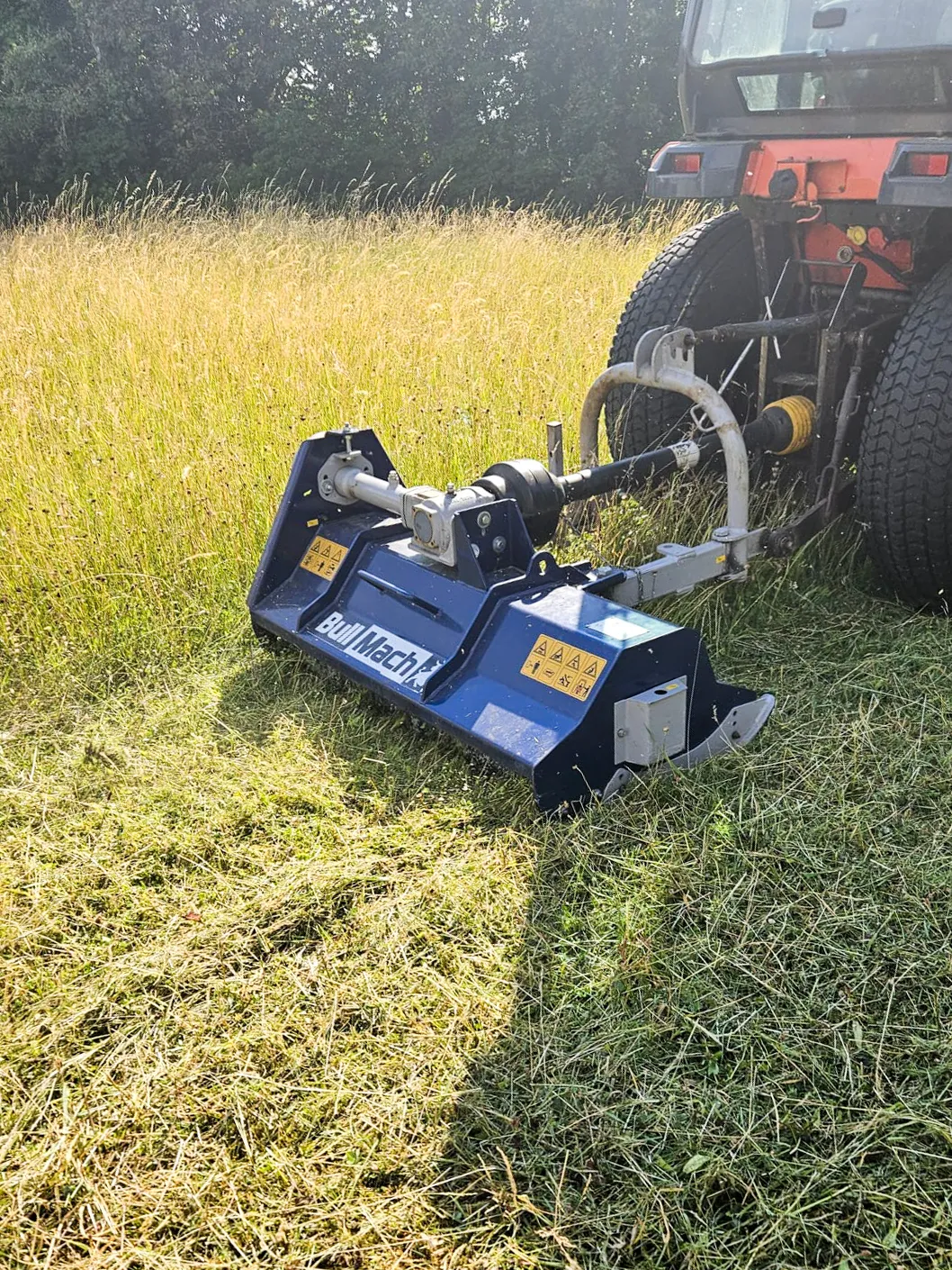 Mähen großer Grünflächen mit Mulcher im Raum Starnberg